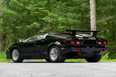  55万5000ドル（邦貨換算約8168万円）で落札されたランボルギーニ「カウンタック 25thアニバーサリー」（C）Courtesy of RM Sotheby's