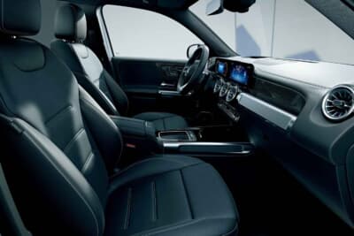 メルセデス・ベンツGLB Urban Stars：メルセデスSUVらしい質感の高さを感じさせるブラック本革のキャビン