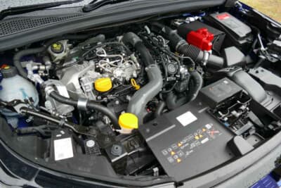 ルノー キャプチャー ：マイルドハイブリッドは、1.3L直4ターボ（116kW／270N・m）＋補助モーター（3.6kW／19.2N・m）に電子制御ドッグクラッチ・マルチモードATを組み合わせている。マイルドハイブリッドには、エスプリアルピーヌのほかにテクノというグレードを設定