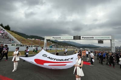 2日間の入場者数は計5万2300人。GWの富士（計8万2500人）と比べると少なめ。お盆や暑さが影響しているようで、スプリント形式はその打開策だったご様子