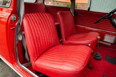 1万1500英ポンド(邦貨換算約230万円)で落札されたオースティン「ミニ1000」(C)Courtesy of RM Sotheby's