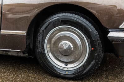 シトロエン DS：ホイールキャップも世代やグレードによって数種類が存在。最終型の豪華版「パラス」は、このタイプとなる