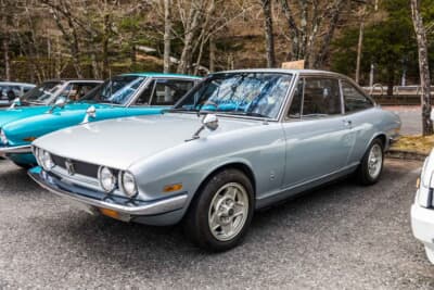 いすゞ 117クーペ：1977年より5速MTが全車に搭載された。しかしその年末にはヘッドライトが角目4灯モデルと変更されため、丸目4灯モデルの5速マニュアル車はわずか数カ月のみの設定だった