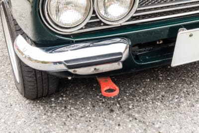 いすゞ ベレット1800GT：牽引フックは前後に装着している