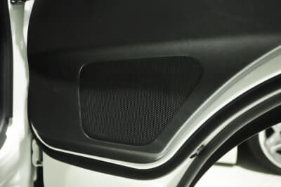 カロッツェリア・17cmセパレート2ウェイスピーカー( TS-C1740S)のウーファーは、インナーバッフルを使って内張りの中に装着