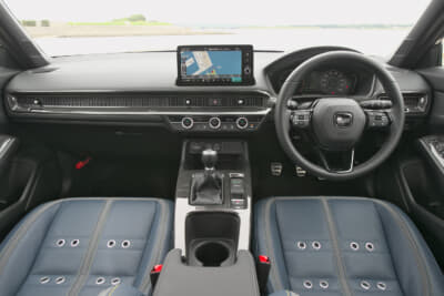 ミツオカ M55 Zero Edition:左右に延びるハニカムのパネルがスポーティさを強調