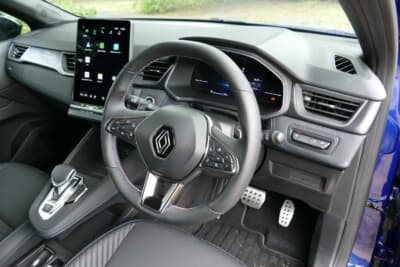 ルノー キャプチャー エスプリアルピーヌ　マイルドハイブリッド：ダッシュボード中央には1.4インチ大型タッチスクリーンを採用