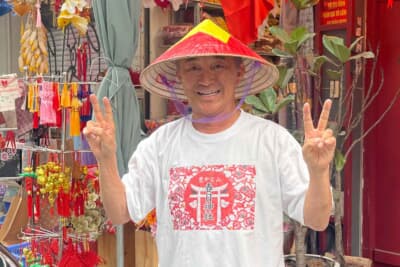 ベトナムの朝の匂いは、フォーの湯気とガソリンの揮発臭が混じり合ったものだ