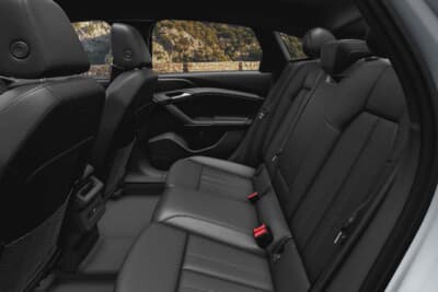 アウディA6 e-tron：質感の高い耐久性に優れたレザー/アーティフィシャルレザー仕立てのシートを標準装備