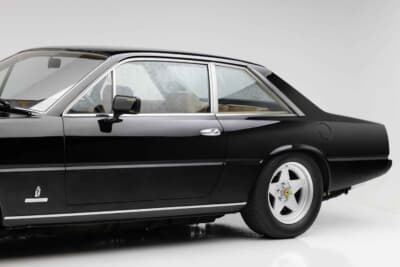 18万4800ドル（邦貨換算約2720万円）で落札されたフェラーリ「400i」（C）Courtesy of RM Sotheby's