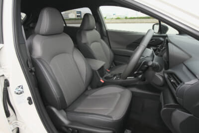 スバル クロストレックS:HEV：グレーの本革シートはオプション装備