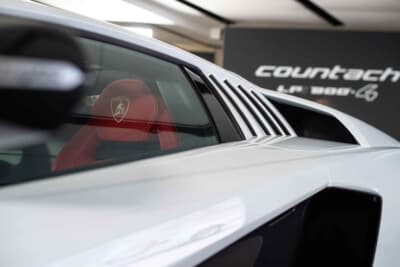ランボルギーニ・カウンタックLP800-4：LP500を継承し、部分的に最新トレンドを取り入れている