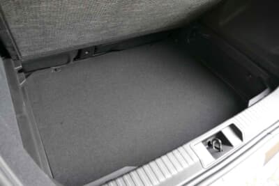 ルノー キャプチャー エスプリアルピーヌ　マイルドハイブリッド：リヤシートを倒さない状態のラゲッジ容量は536Lを実現