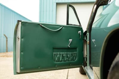 42万1250英ポンド(邦貨換算約8380万円)で落札されたアストンマーティン「DB4 プロトタイプ」(C)Courtesy of RM Sotheby's