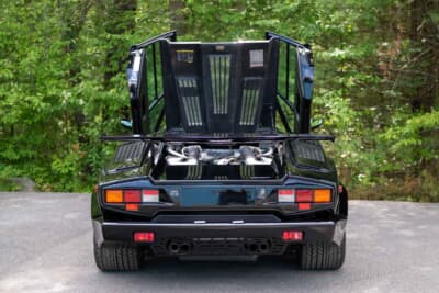  55万5000ドル（邦貨換算約8168万円）で落札されたランボルギーニ「カウンタック 25thアニバーサリー」（C）Courtesy of RM Sotheby's