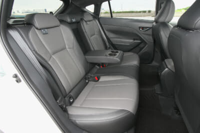 スバル クロストレックS:HEV：5:5の分割可倒式のリアシート