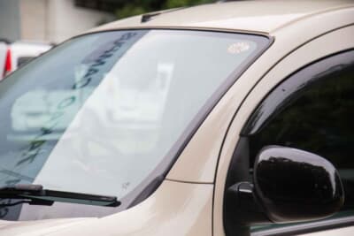 ルノー カングー：Aピラーが立っているため見切りが良いのもお気に入りのひとつ。すべてがオーナー好みに合致しているからこそ、長く愛され続けている