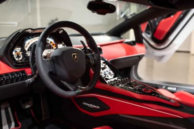 ランボルギーニ・カウンタックLP800-4：スーパーキャパシタ搭載の最終モデル