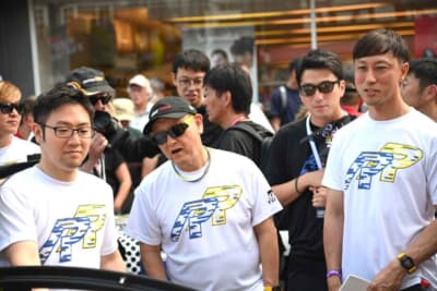 豊田章男会長ことMORIZO選手(中央)と豊田大輔選手(左)