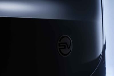 レンジローバー・スポーツSV ブラック:ブランドバッジも初めてブラック仕上げとなった