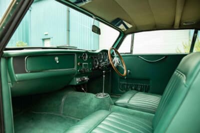 42万1250英ポンド(邦貨換算約8380万円)で落札されたアストンマーティン「DB4 プロトタイプ」(C)Courtesy of RM Sotheby's