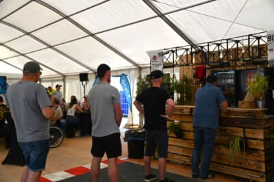 この日は猛暑で冷たいドリンクは欠かせません　