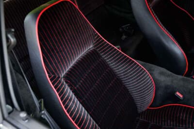 9万スイスフラン~12万スイスフラン(邦貨換算約1660万円〜約2200万円)で現在も販売中のポルシェ「924カレラGT」(C)Bonhams