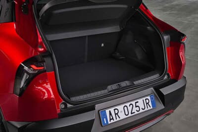 コンパクトではあるが十分に積載性を保つラゲッジ