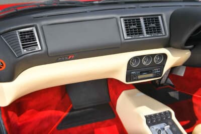 9万7750ポンド（邦貨換算約1444万円）で落札されたフェラーリ「F355スパイダー」（C）Bonhams