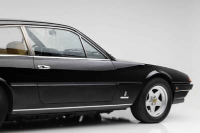 18万4800ドル（邦貨換算約2720万円）で落札されたフェラーリ「400i」（C）Courtesy of RM Sotheby's