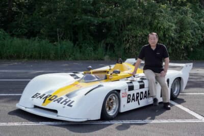 バーダルカラー（長谷見昌弘さん仕様）のMCS（ムーンクラフトスペシャル）でポーズを取る長谷見昌弘さん。デモランで快走を見せた