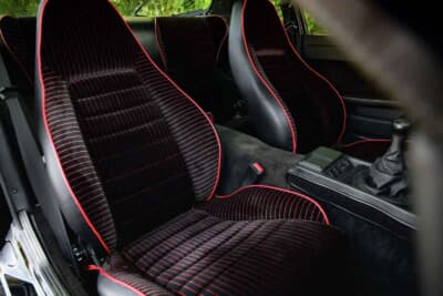 9万スイスフラン~12万スイスフラン(邦貨換算約1660万円〜約2200万円)で現在も販売中のポルシェ「924カレラGT」(C)Bonhams