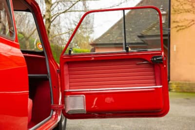 1万1500英ポンド(邦貨換算約230万円)で落札されたオースティン「ミニ1000」(C)Courtesy of RM Sotheby's