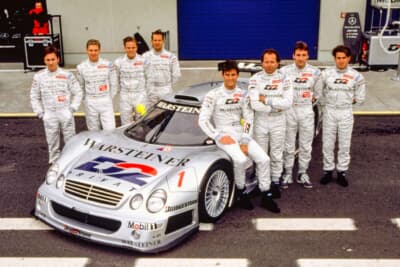 メルセデス ベンツ CLK‐LM:1998年FIA GT選手権の開幕当初、チームAMGメルセデスは成功を収めたCLK-GTRを投入。写真は1998年開幕当時のチームで左からクリストフ・ブシュー、ベルント・マインダー、マルセル・ティーマン、ジャン・マルク・グーノン、マーク・ウェバー、クラウス・ルートヴィヒ、ベルント・シュナイダー、リカルド・ゾンタ
