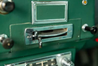 42万1250英ポンド(邦貨換算約8380万円)で落札されたアストンマーティン「DB4 プロトタイプ」(C)Courtesy of RM Sotheby's