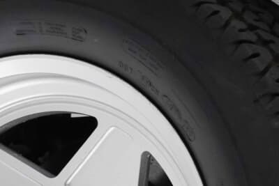 18万4800ドル（邦貨換算約2720万円）で落札されたフェラーリ「400i」（C）Courtesy of RM Sotheby's