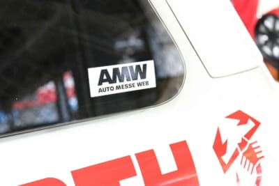 アウトビアンキ A112アバルト：取材時に差し上げたオートメッセウェブのステッカーをすぐさま貼ってくれた