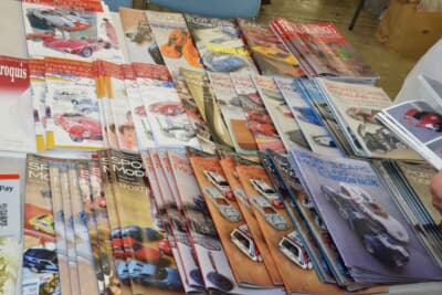 溝呂木陽さん：ブースでは、毎回自ら製作したプラモデルや、自身が出版しているクルマの画集、自動車模型の雑誌などを展示・販売している