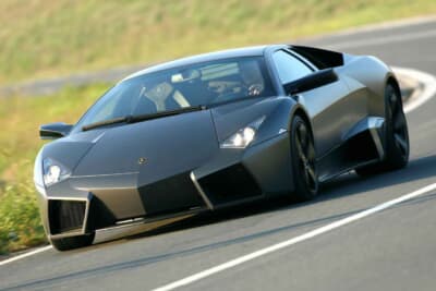 ランボルギーニ・レヴェントン：ムルシェラゴをベースにし、20台限定発売された