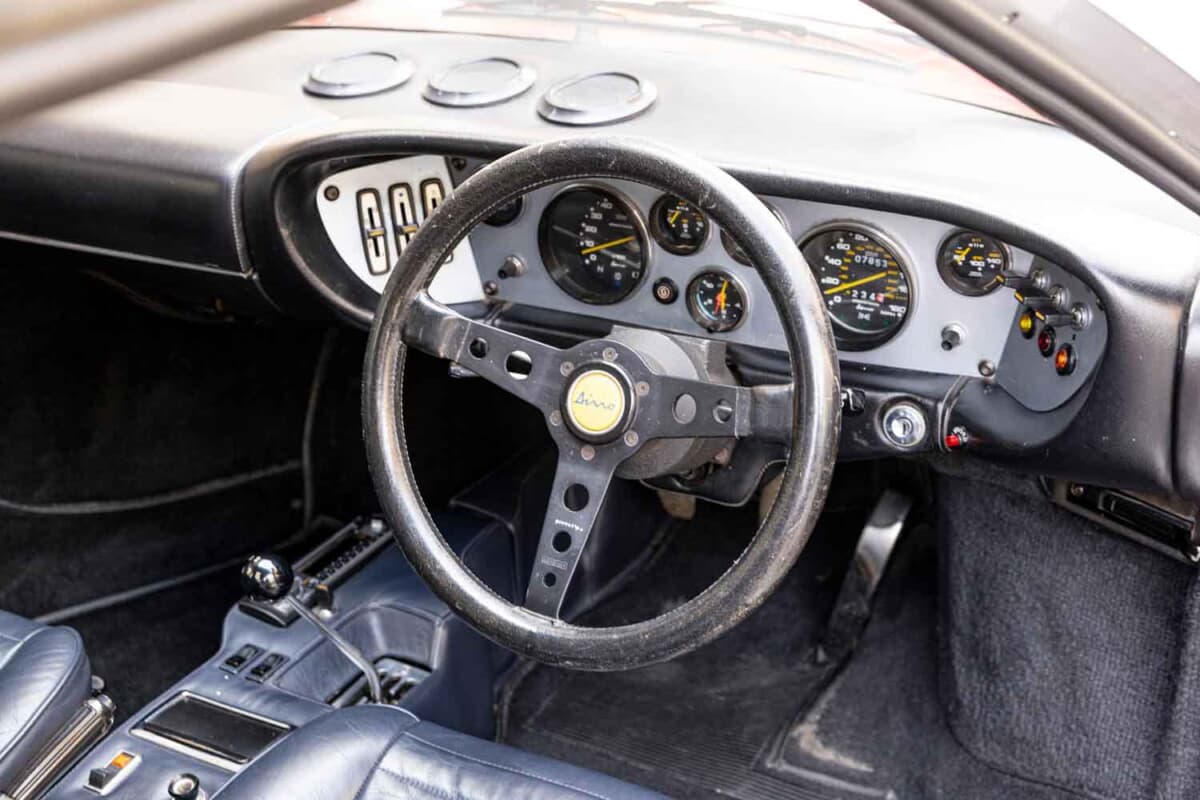フェラーリ「308GT4」が約650万円で落札！ディーノ直系のV8