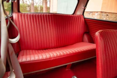 1万1500英ポンド(邦貨換算約230万円)で落札されたオースティン「ミニ1000」(C)Courtesy of RM Sotheby's