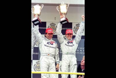 1998年4月12日にオッシャースレーベンで開催された開幕戦では、1997年に成功を収めたCLK-GTRでチームAMGメルセデスが優勝した。写真は優勝者のクラウス・ルートヴィヒ/リカルド・ゾンタ