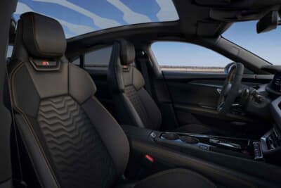 アウディS e-tron GT:ホールド性の高いスポーツシートプラスを標準装備