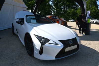 ドイツではほとんど見掛けないレクサスのLCオープンカーも展示