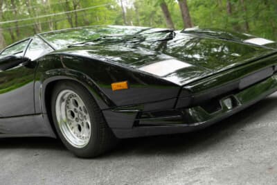  55万5000ドル（邦貨換算約8168万円）で落札されたランボルギーニ「カウンタック 25thアニバーサリー」（C）Courtesy of RM Sotheby's