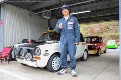 才川さんとアウトビアンキ A112アバルト。「増車の予定はないですね。僕にとってクルマとは……何なんでしょう？　わかりません」