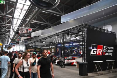 グランドスタンド裏のGRブース