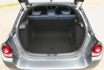 ミツオカ M55 Zero Edition:5人乗車時でも452Lのラゲッジ容量を確保しており実用性抜群