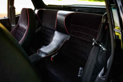 9万スイスフラン~12万スイスフラン(邦貨換算約1660万円〜約2200万円)で現在も販売中のポルシェ「924カレラGT」(C)Bonhams