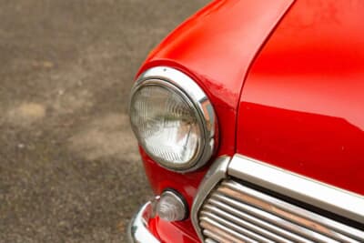 1万1500英ポンド(邦貨換算約230万円)で落札されたオースティン「ミニ1000」(C)Courtesy of RM Sotheby's